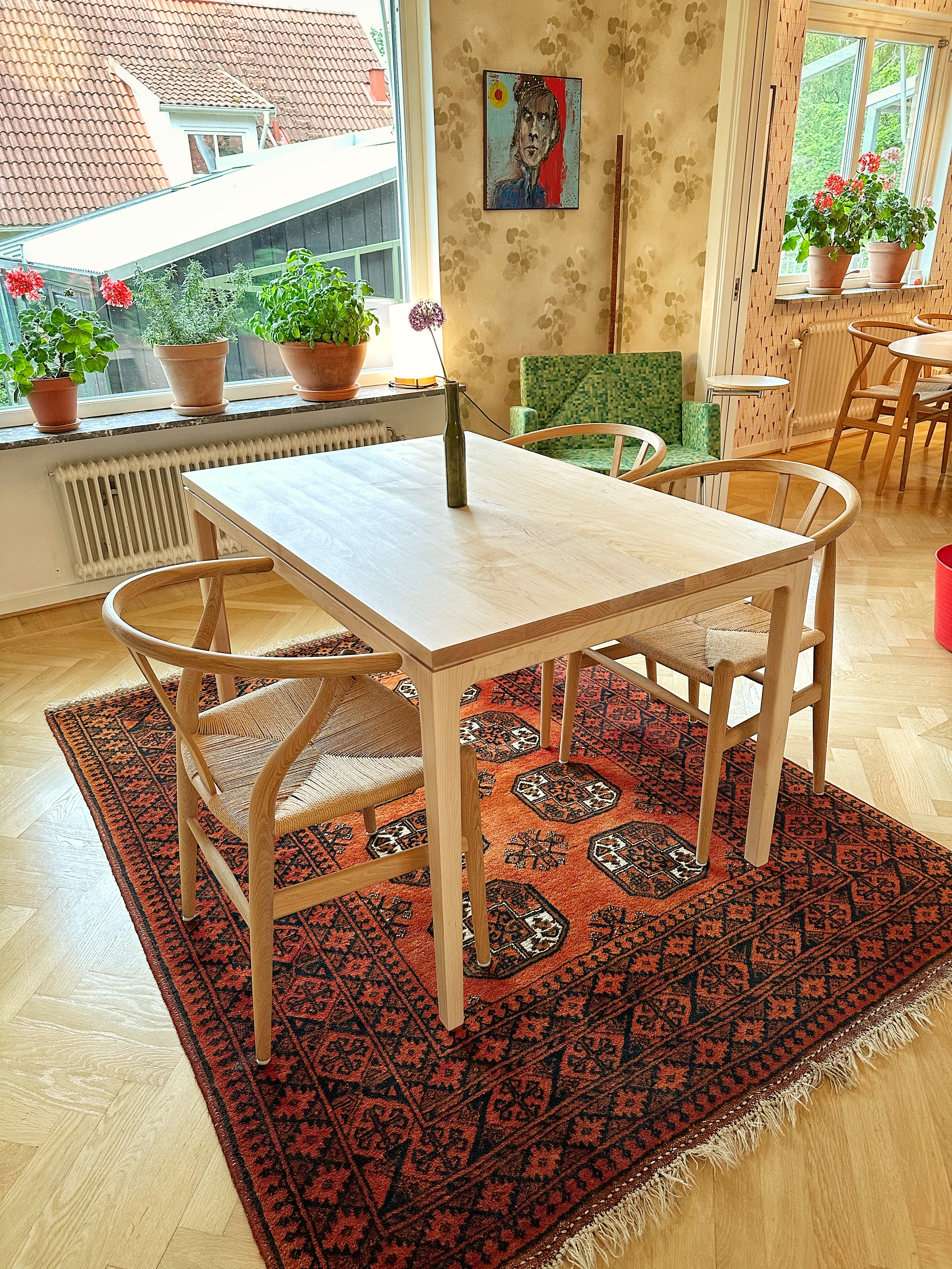 Matbord i massiv lönn